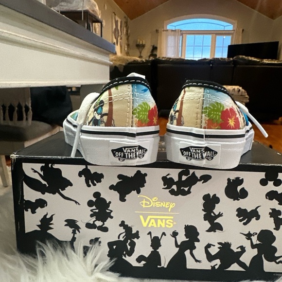 New in Box 2015 Vans + Disney collab Aloha kids 11 - Picture 5 of 6